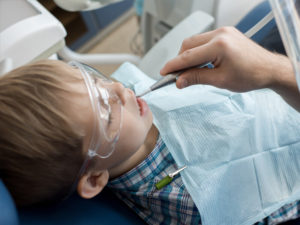 tratamento para cárie com odontopediatra